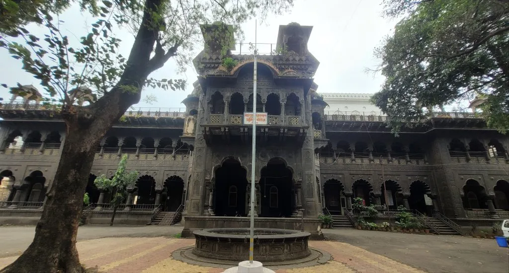 Conservation of 'Main Rajaram' while maintaining the existence of the school