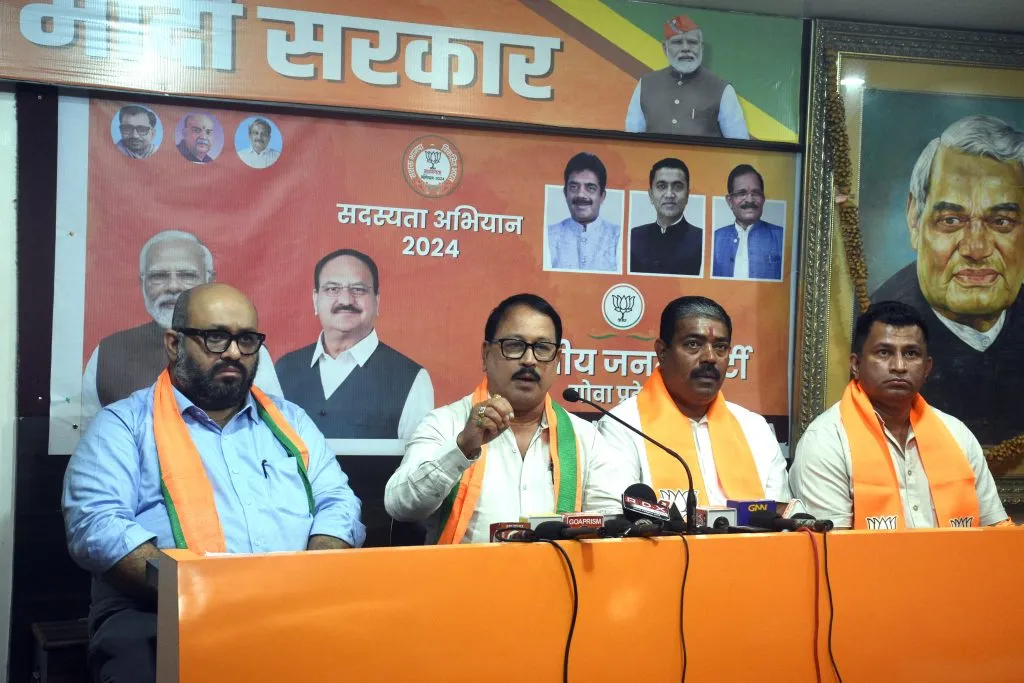 मुख्यमंत्र्यांच्या कुटुंबावर आरोप करण्याऐवजी पुरावे सादर करा Instead of accusing the Chief Minister's family, present evidence