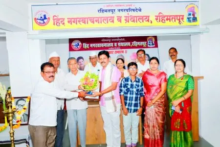 Rupesh Jadhav honored by Hind Nagarvachanalaya