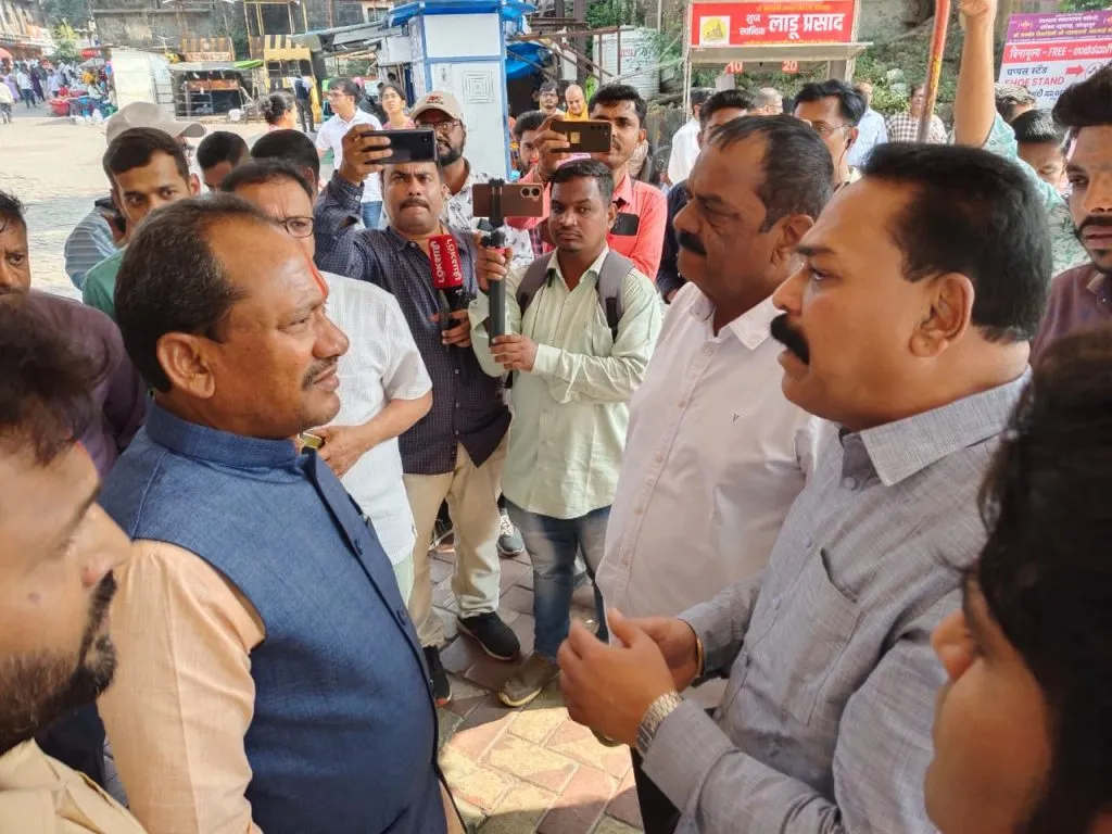 Ubatha Shiv Sena asks former Karnataka ministers, MLAs for answers