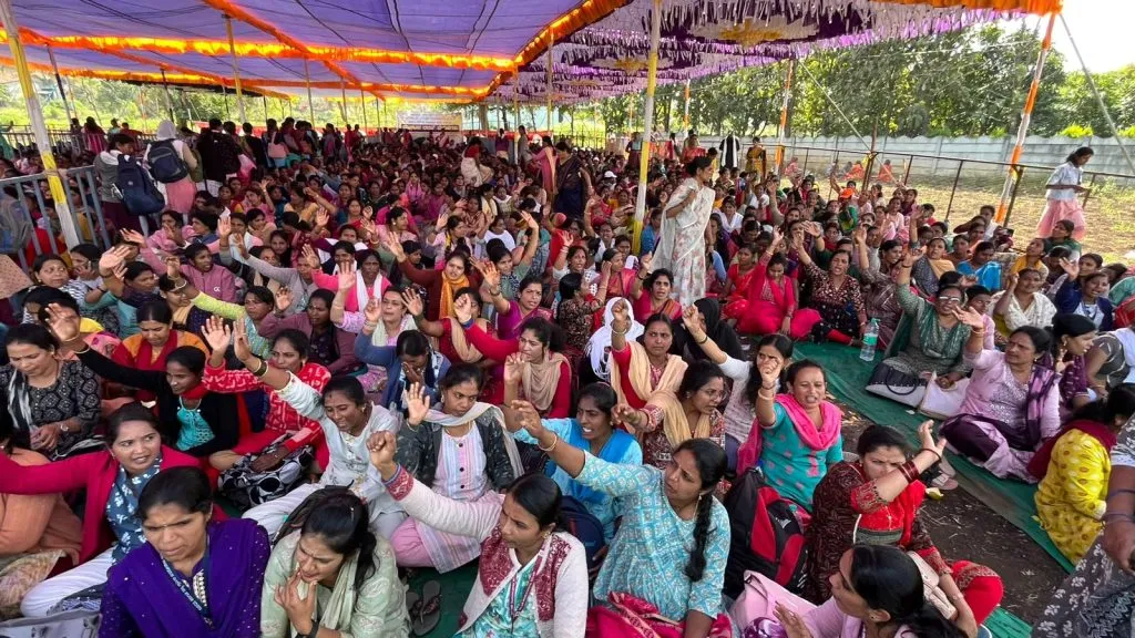 Give a salary hike to workers under Sanjeevani Yojana