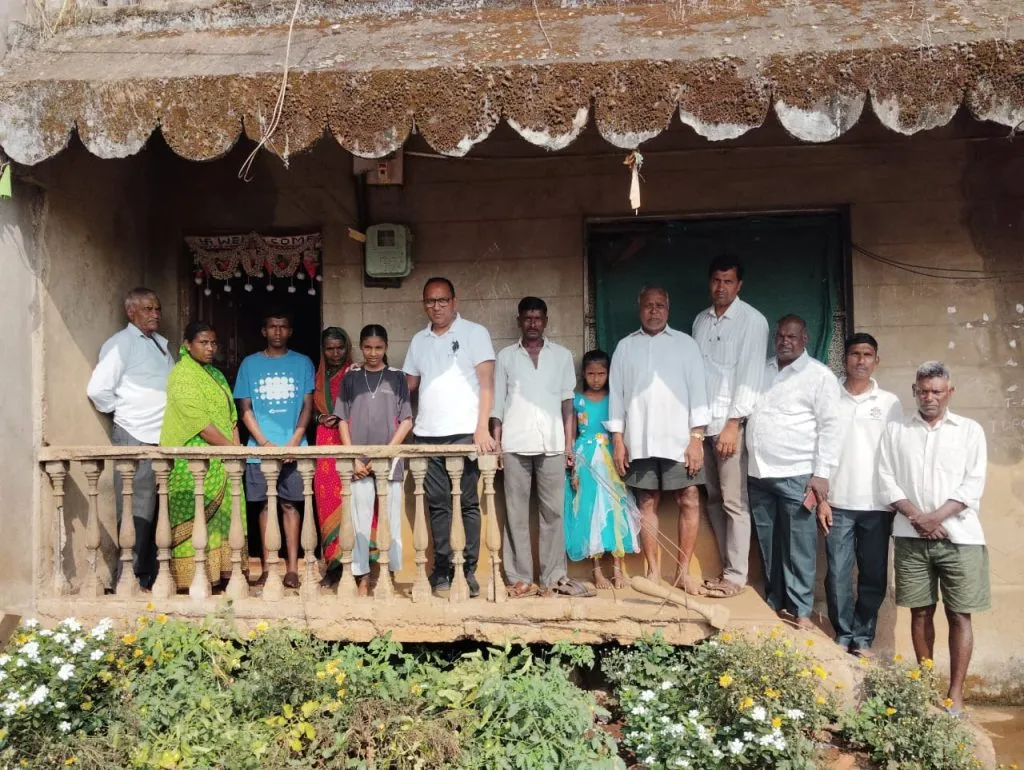 Malgouda Patil's financial assistance to a brilliant student from Agsage