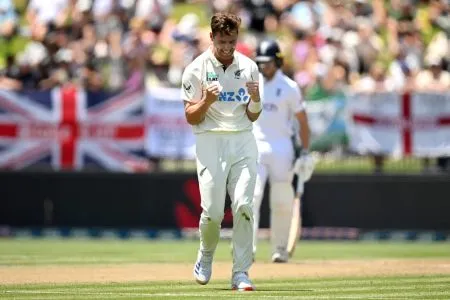 New Zealand lead England by 340 runs