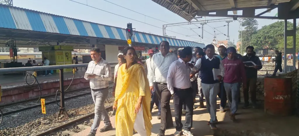 Railway station renovation contractor's complaint