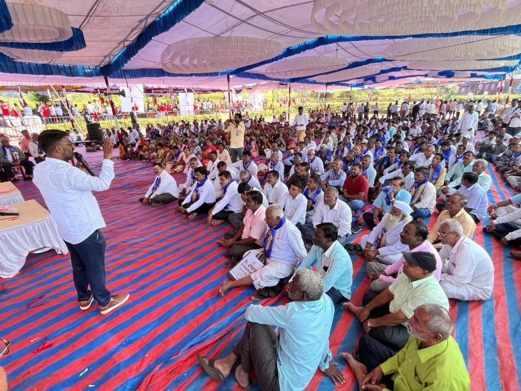 Include sub-caste in the leatherworker caste.