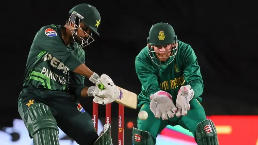 पहिल्या वनडेत पाकची द.आफ्रिकेवर मात Pakistan defeats South Africa in first ODI