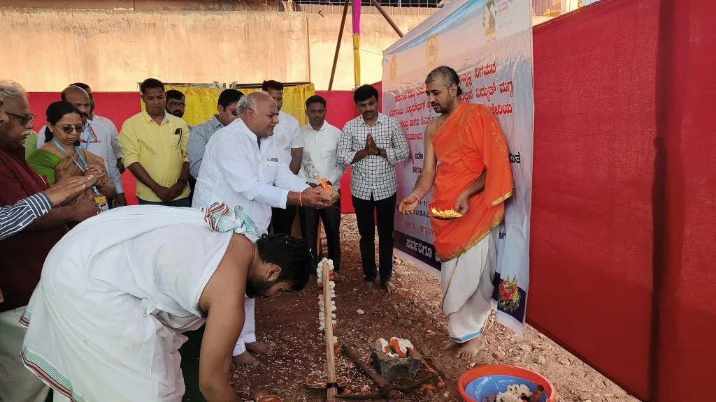 Power loom service center to be set up to promote textile industry