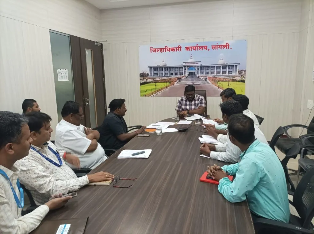 द्राक्ष उत्पादकांना मिळणार नुकसान भरपाई Grape growers will receive compensation for losses.