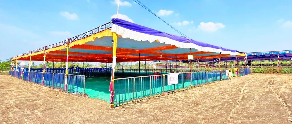 अधिवेशनाच्या शेवटच्या दिवशी आंदोलनकर्त्यांचा ओघ ओसरला The flow of protesters subsided on the last day of the convention.