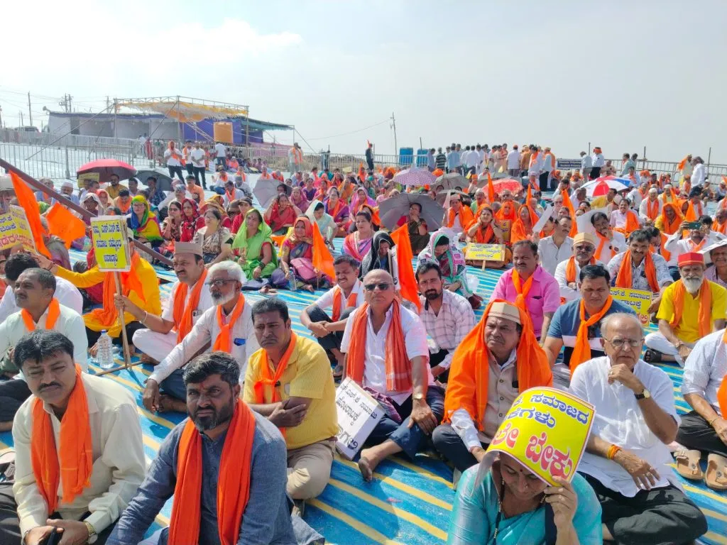 Include the Sahastrarjuna Kshatriya community of the Somavanshiyya in the Scheduled Castes.