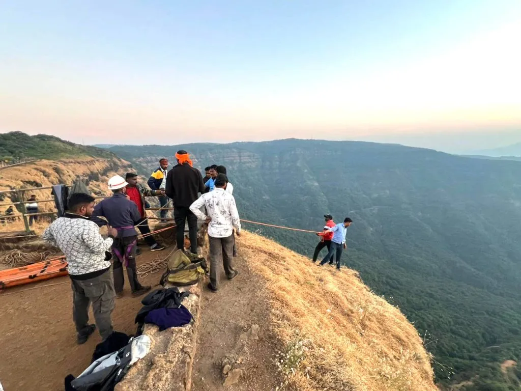 One commits suicide by jumping from Lodwick Point