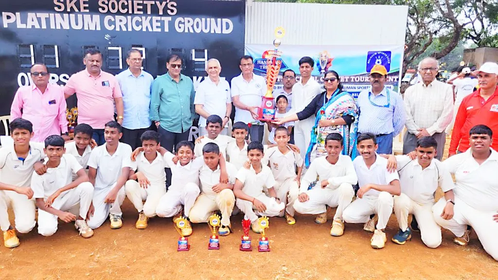 एम. व्ही. हेरवाडकरकडे हनुमान चषक M. V. Herwadkar holds Hanuman Cup