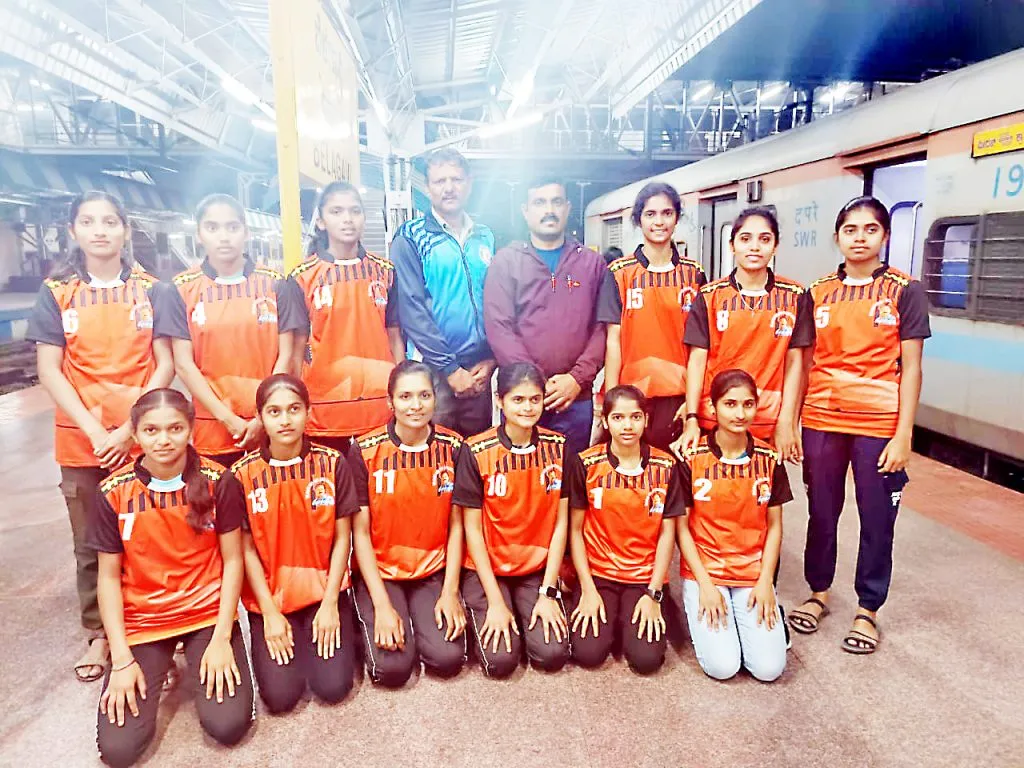 Belgaum team leaves for state-level Kho-Kho competition