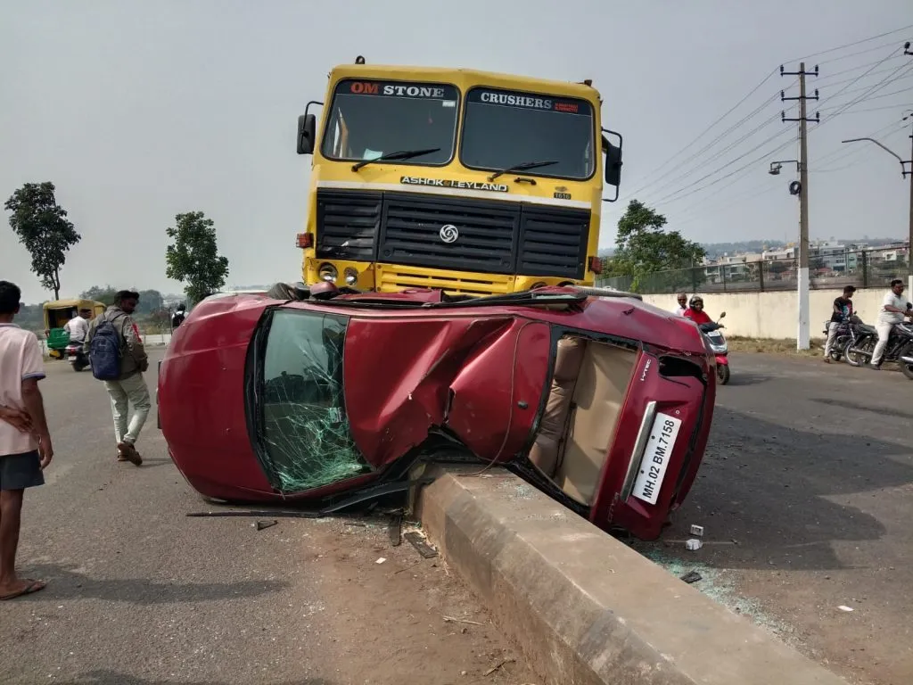 Tipper-car accident at Kanbargi Lake