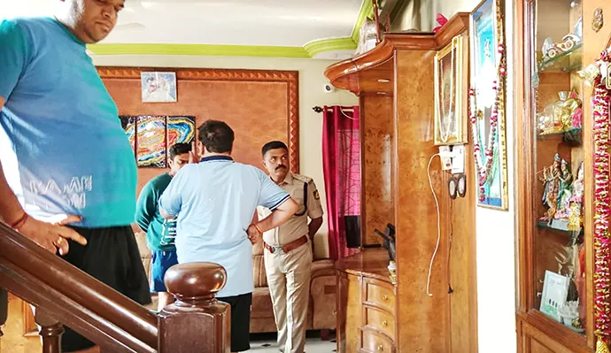 Robbery worth Rs 27 lakh in Tilakwadi