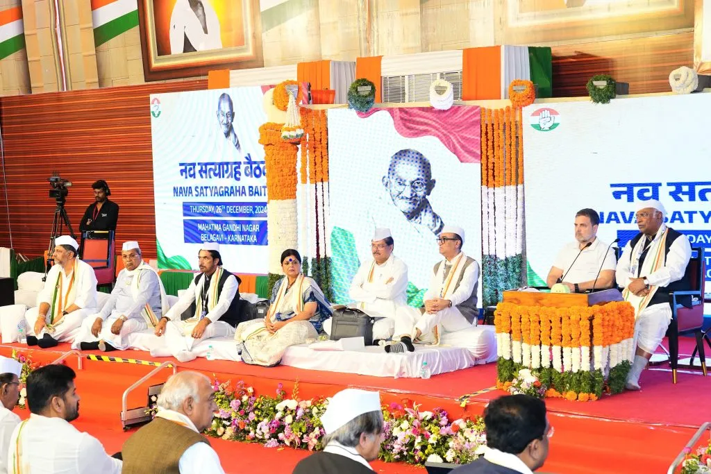 Congress calls for 'new Satyagraha'