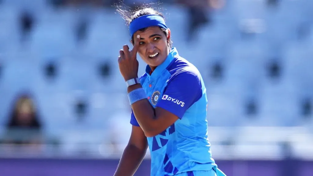 Shikha Pandey signs contract with Canterbury