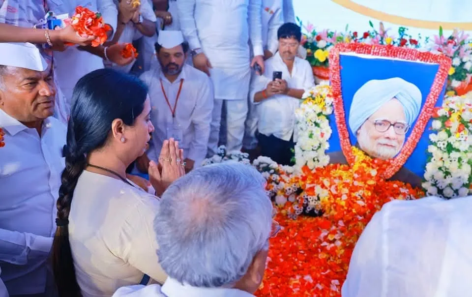 Dr. Dignitaries pay tribute to Manmohan Singh