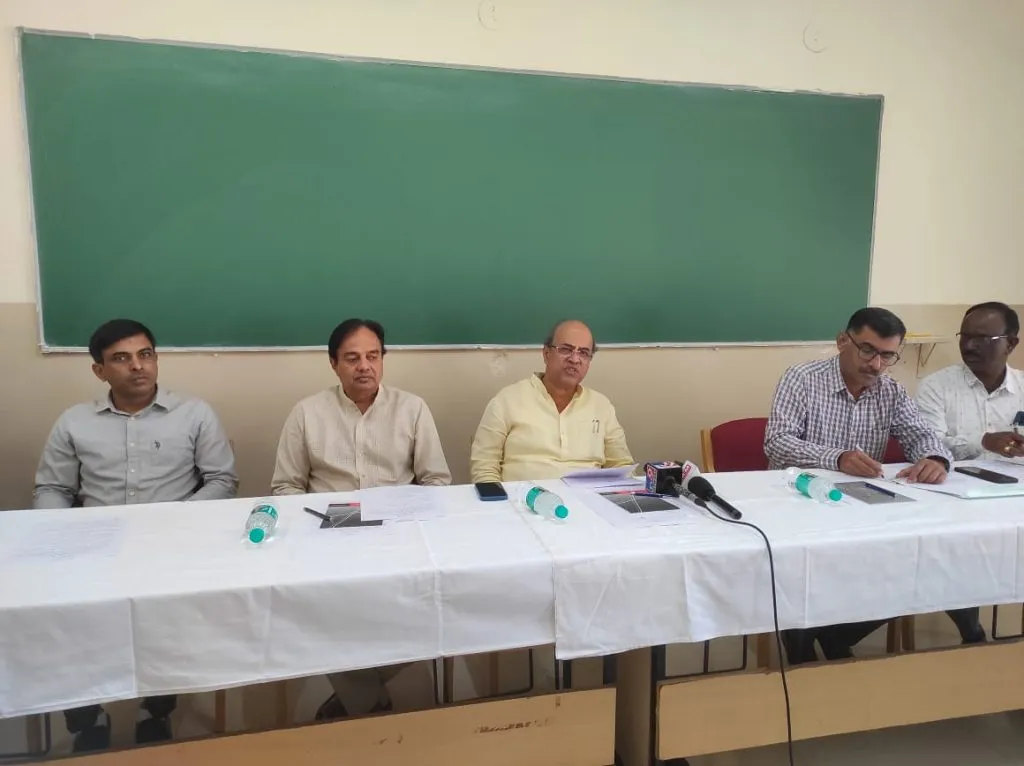 KLE Institute provides scholarship and fee concession to students