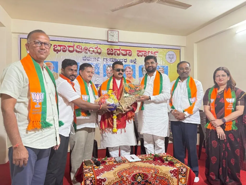 Reach out to the rural masses through the central government's schemes.