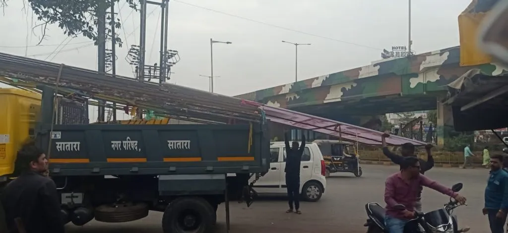 Case registered against those who put up banners in Shivtirth area
