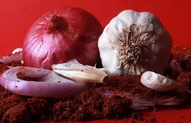Onion and garlic prices drop in retail market