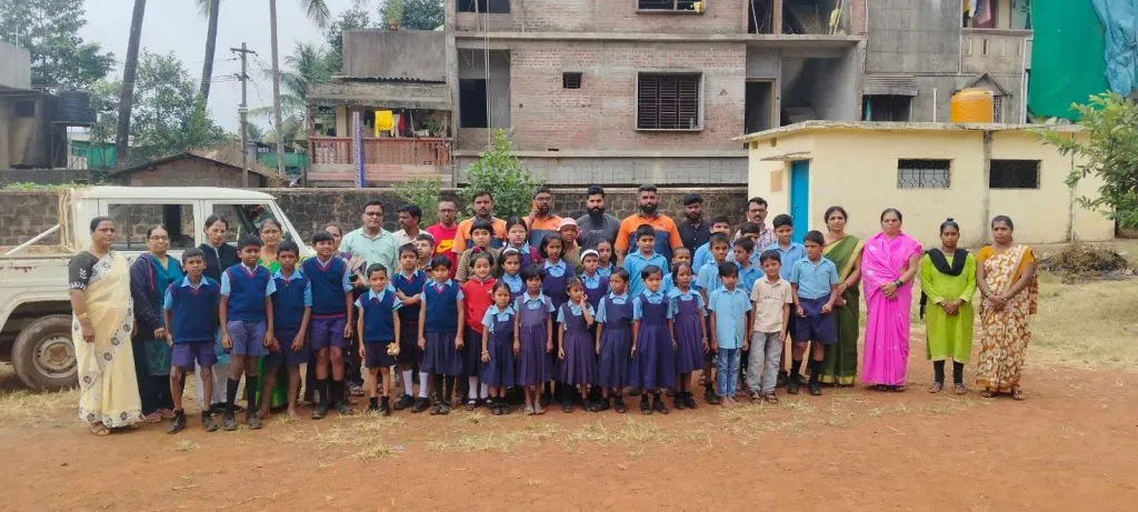 शहापूर मराठी शाळेतील कूपनलिका स्वखर्चातून दुरुस्त Sewer pipe in Shahapur Marathi School repaired at own expense