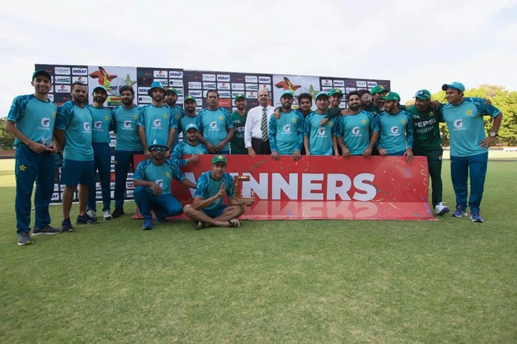 Zimbabwe beat Pakistan by 2 wickets