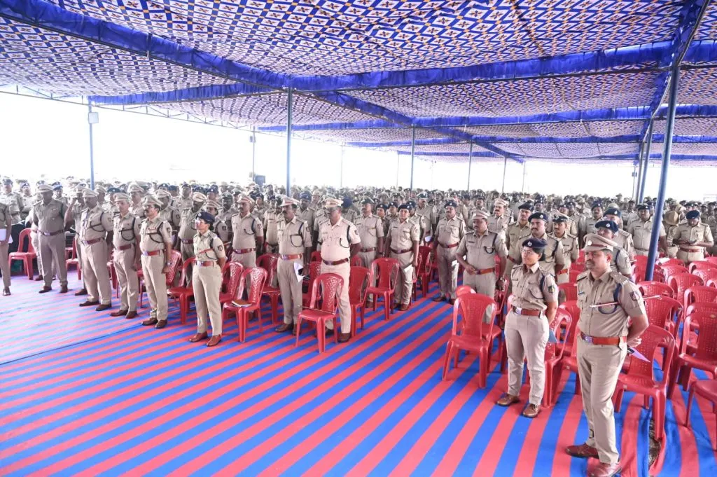 Six thousand officers and police deployed for convention security