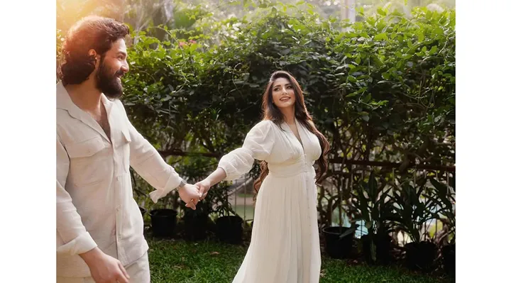 अखिल अक्किनेनी जैनबसोबत संसार थाटणार Akhil Akkineni will marry Zainab