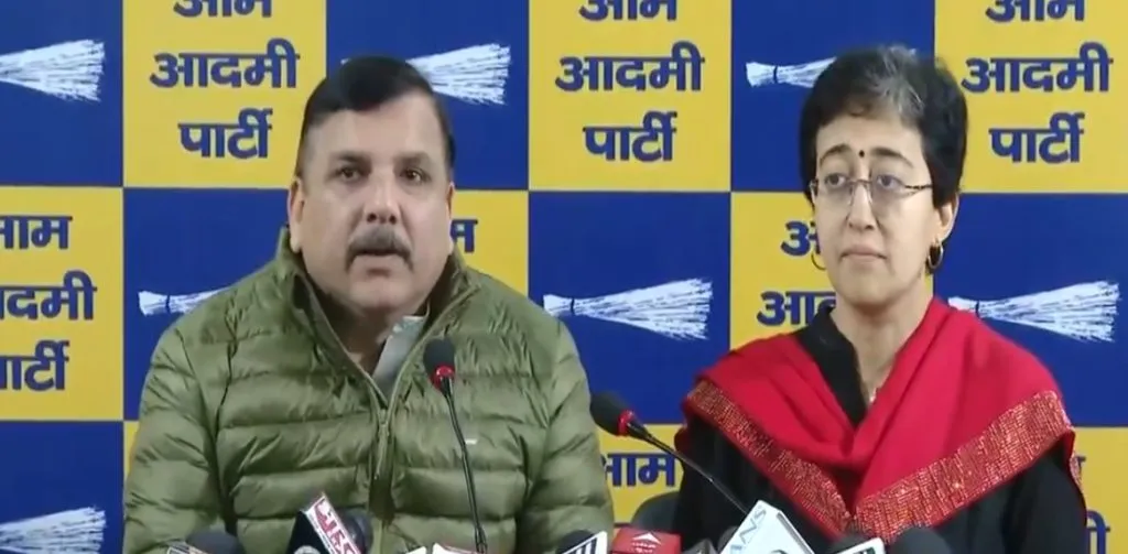 काँग्रेस नेत्यांना भाजपकडून फंडिंग : आप BJP funding Congress leaders: AAP