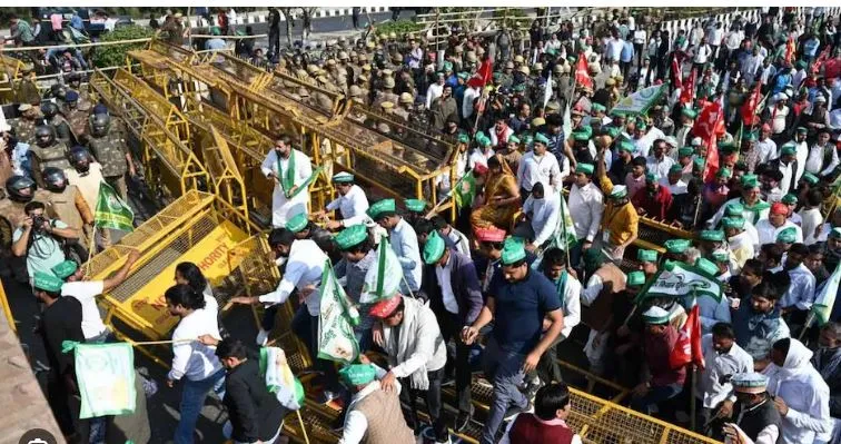 शेतकरी आंदोलक आज दिल्लीकडे कूच करणार Farmer protesters will march towards Delhi today