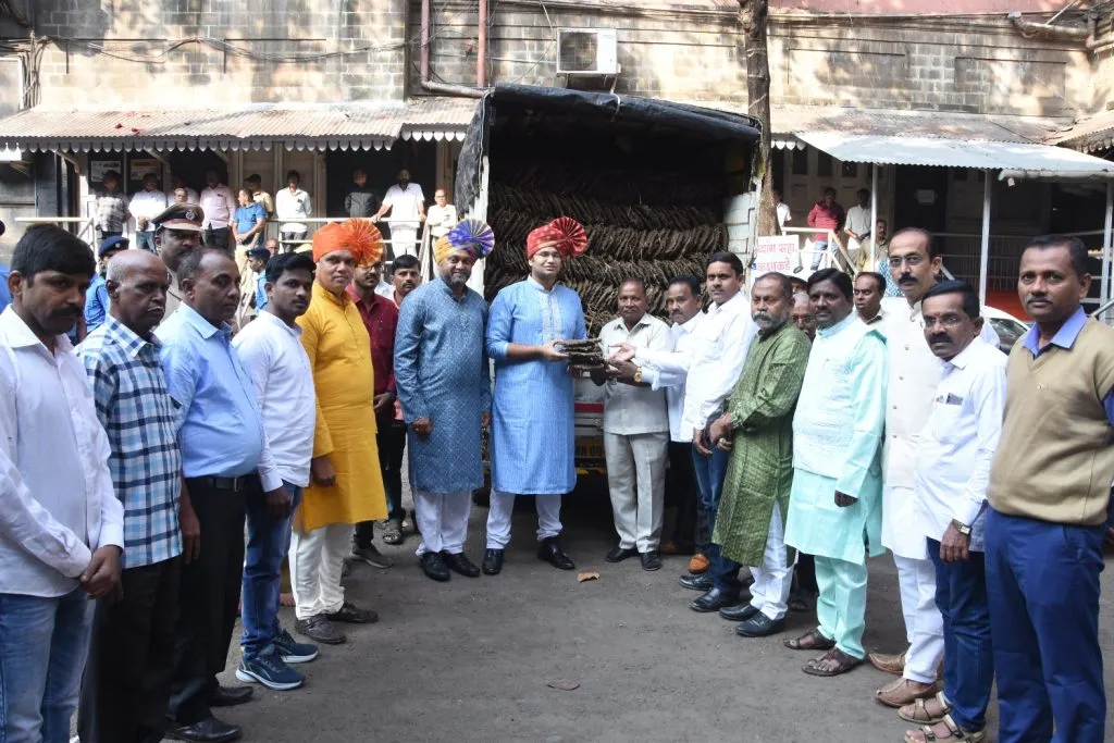 Municipal employees donate 52 thousand dung to the crematorium