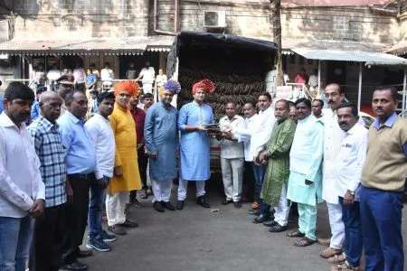 Municipal employees donate 52 thousand dung to the crematorium