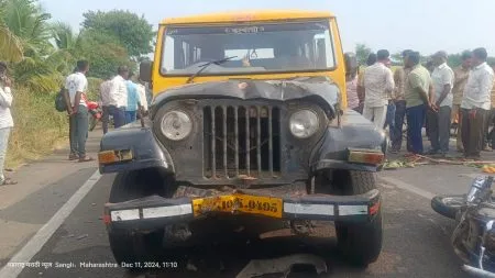 Mother and two children die in accident A head-on collision between a two-wheeler and a passenger jeep near Kavalapur in Sangli has resulted in an accident. Two children including a mother have died in this accident and one person is injured.