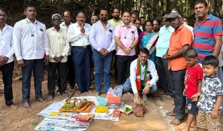 मळेवाड पूलाचा महेश धुरी यांच्या हस्ते शुभारंभ