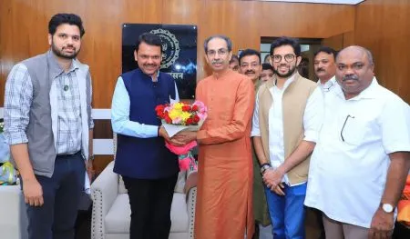 मुख्यमंत्री देवेंद्र फडणवीस यांच्या भेटीला उद्धव ठाकरे Uddhav Thackeray meets Chief Minister Devendra Fadnavis