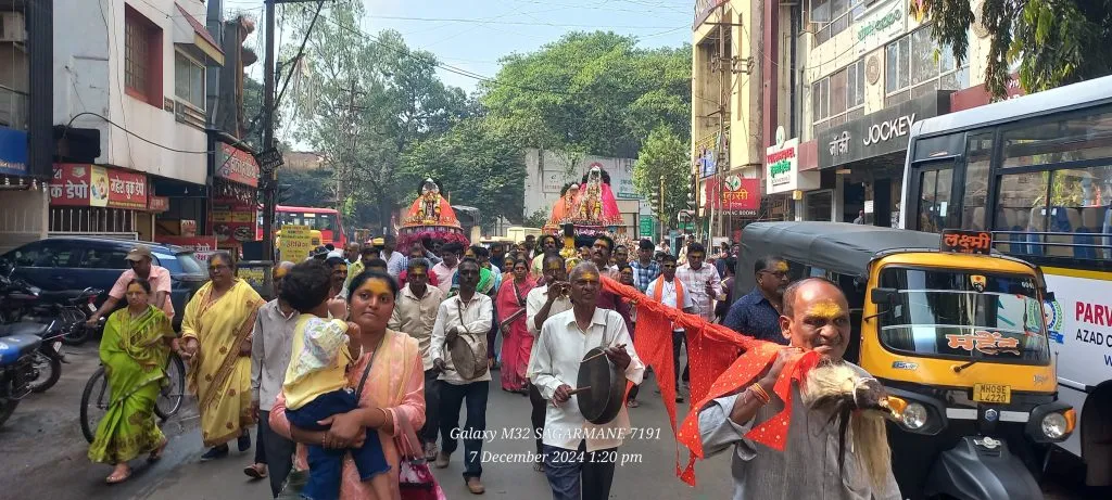 Four worlds of honor depart for Saundatti