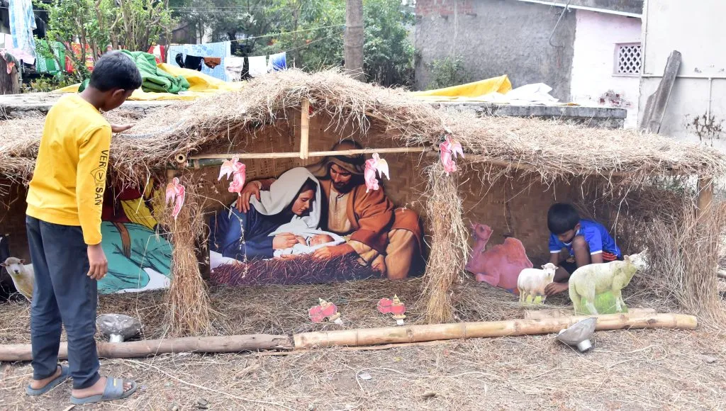 Crowds at the market for Christmas preparations