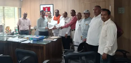 Protest with vehicles at Kagal check post on Monday