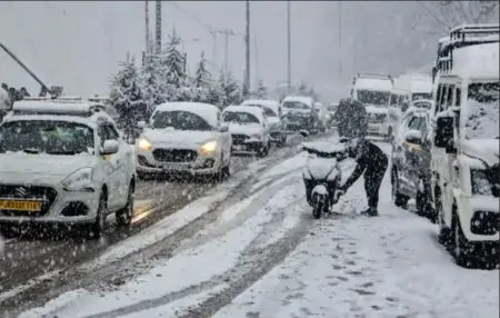Srinagar-Leh highway closed due to snowfall