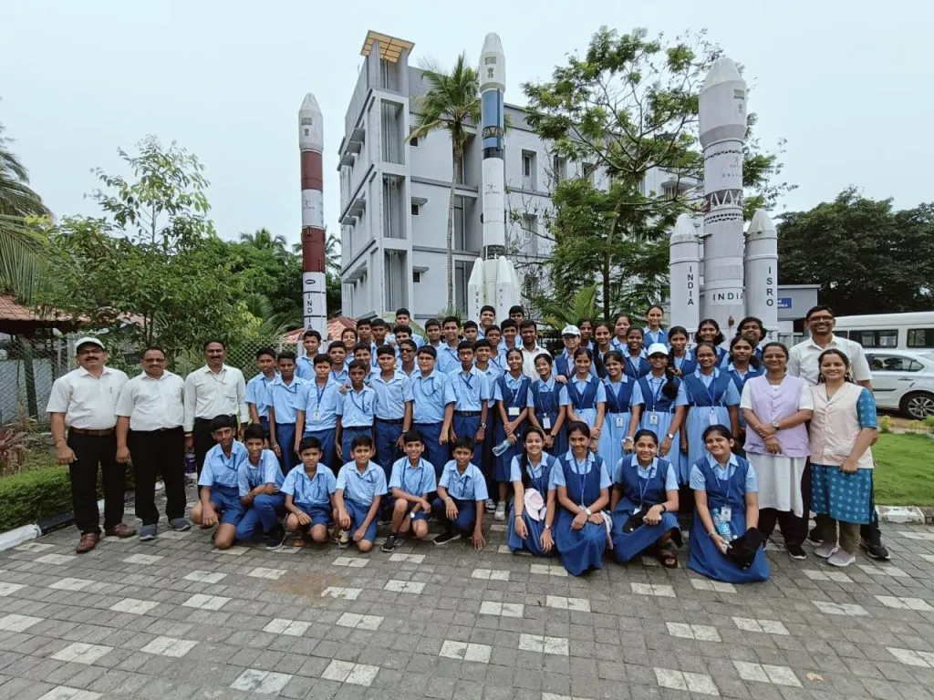 Students of Phatak High School made a trip to ISRO