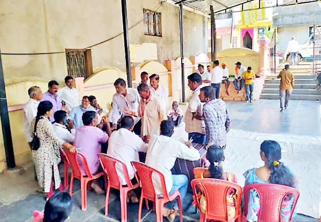 ग्रामस्थांच्या आक्रमक भूमिकेमुळे राजहंसगड येथील वॉर्डसभा रद्द Ward meeting at Rajhansgad cancelled due to aggressive stance of villagers