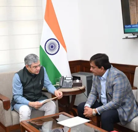 Kha. Mahadik met Union Railway Minister Ashwini Vaishnav