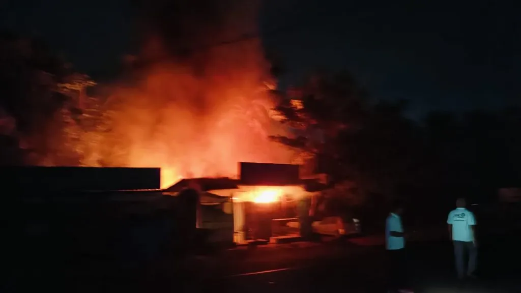 Hotel catches fire; Loss of Rs. 2 lakh