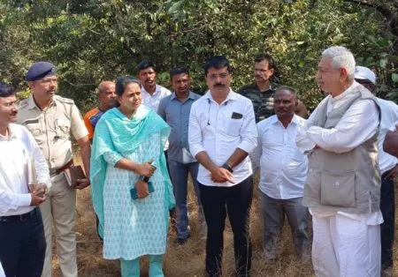 वाकिघोल रस्त्यासाठी केंद्रीय पातळीवर प्रयत्न करू We will make efforts at the central level for the Wakighol road.