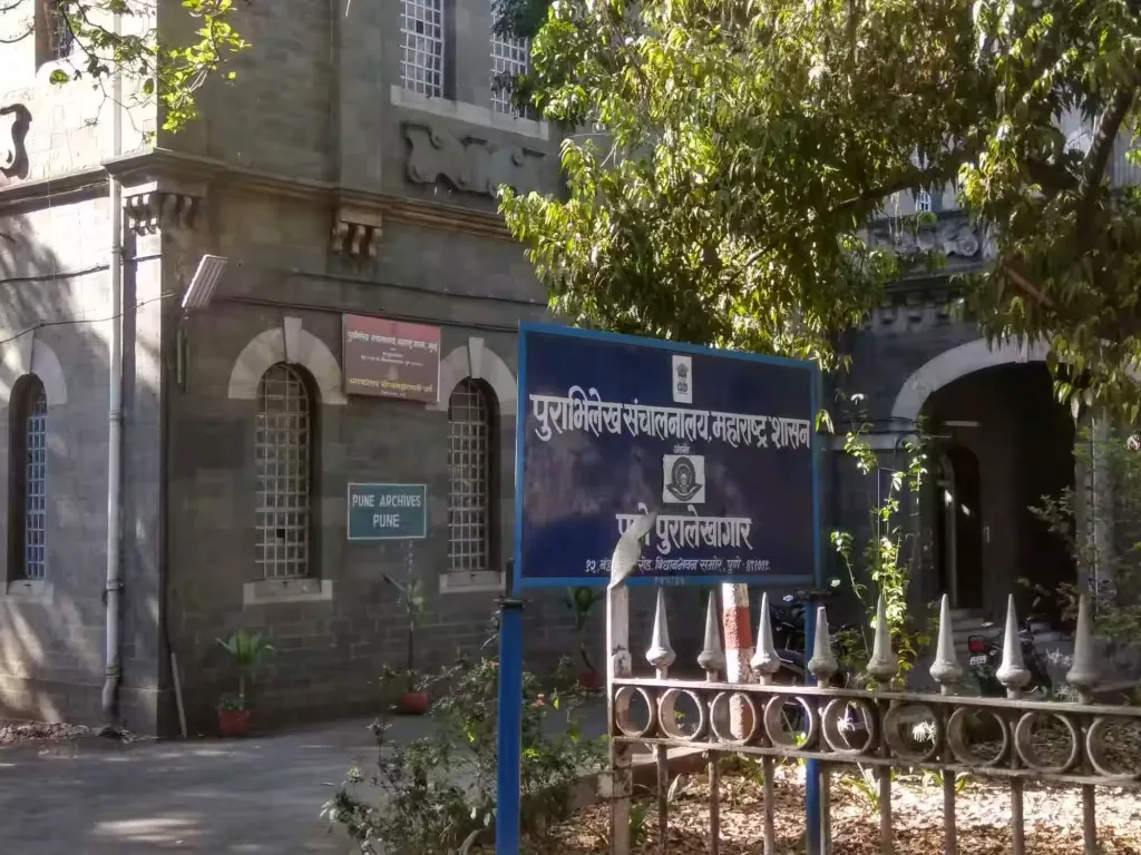 पुरालेखागारची इमारत बंदीस्त करा, सीसीटीव्ही बसवा Seal the Archives building, install CCTV