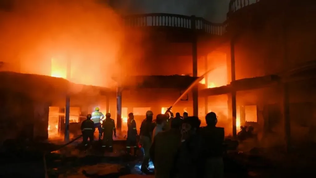 सचिवालय इमारतीला बांगलादेशात आग Fire breaks out at secretariat building in Bangladesh