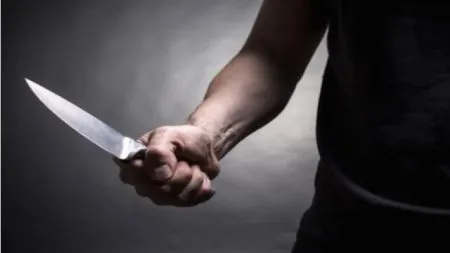 ‘शिक्षण’च्या अधिक्षकांना चाकूच्या धाकाने लुबाडले 'Education' superintendent robbed at knifepoint