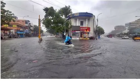 केरळमध्येही फेंगल चक्रीवादळाचा प्रभाव Cyclone Fengal's impact in Kerala too